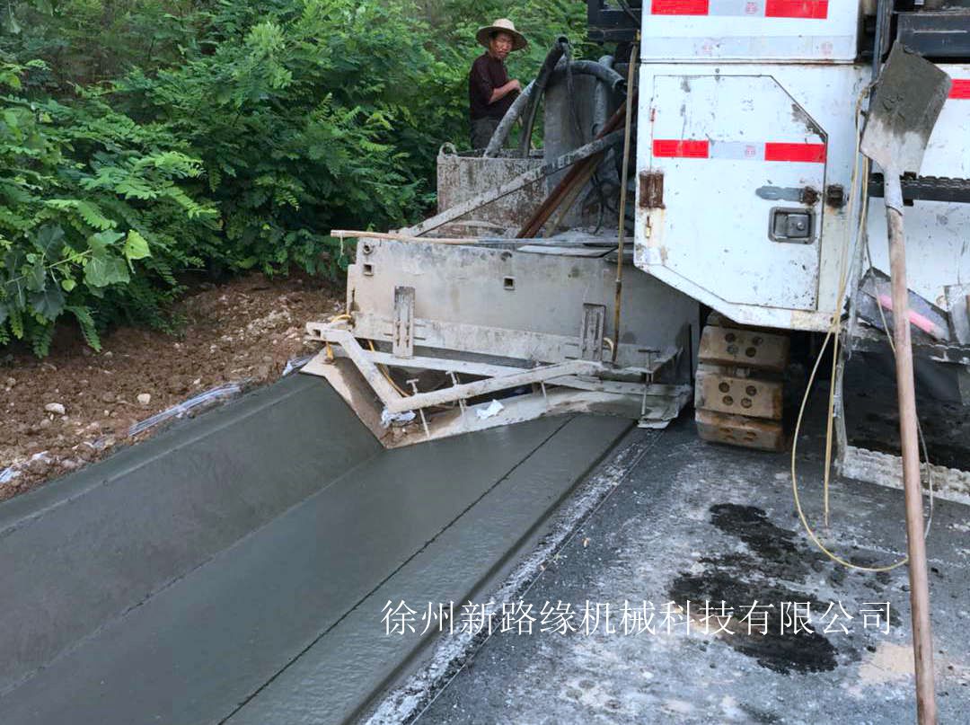 混凝土攤鋪機(jī)的施工技術(shù)、安全操作