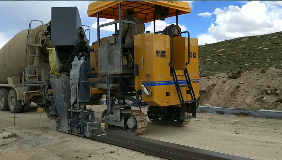 混凝土攤鋪機一天最多能攤鋪多少米？