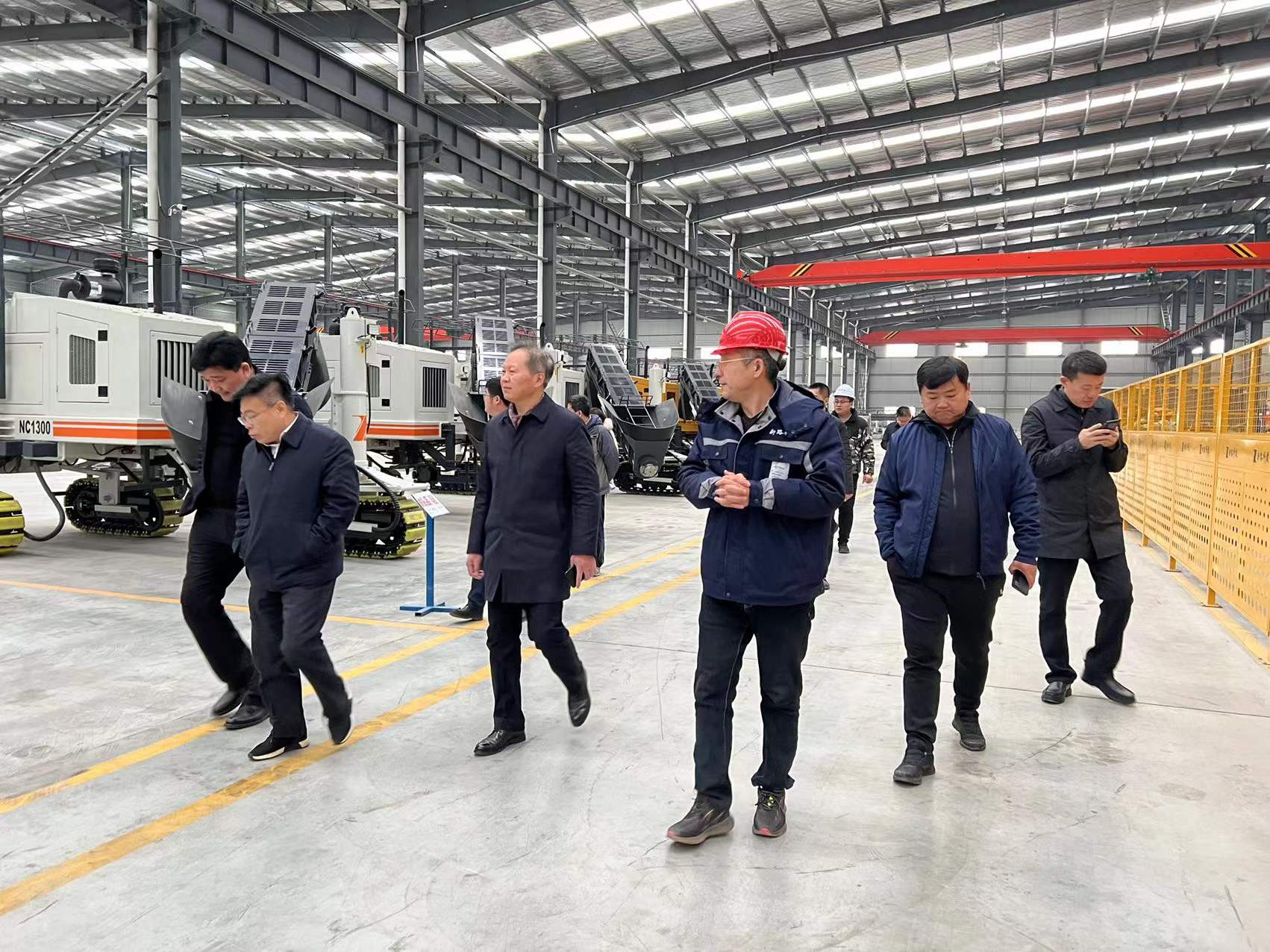 熱烈歡迎徐州市委市政府、淮海國際港務區(qū)、柳新鎮(zhèn)一行領導來我司參觀考察工作